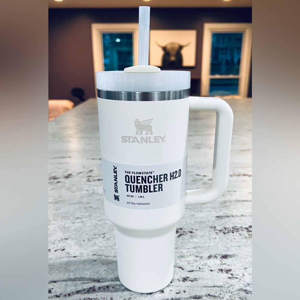 Stanley 40oz CREAM WHITE H2.0 Flowstate Tumbler NWT